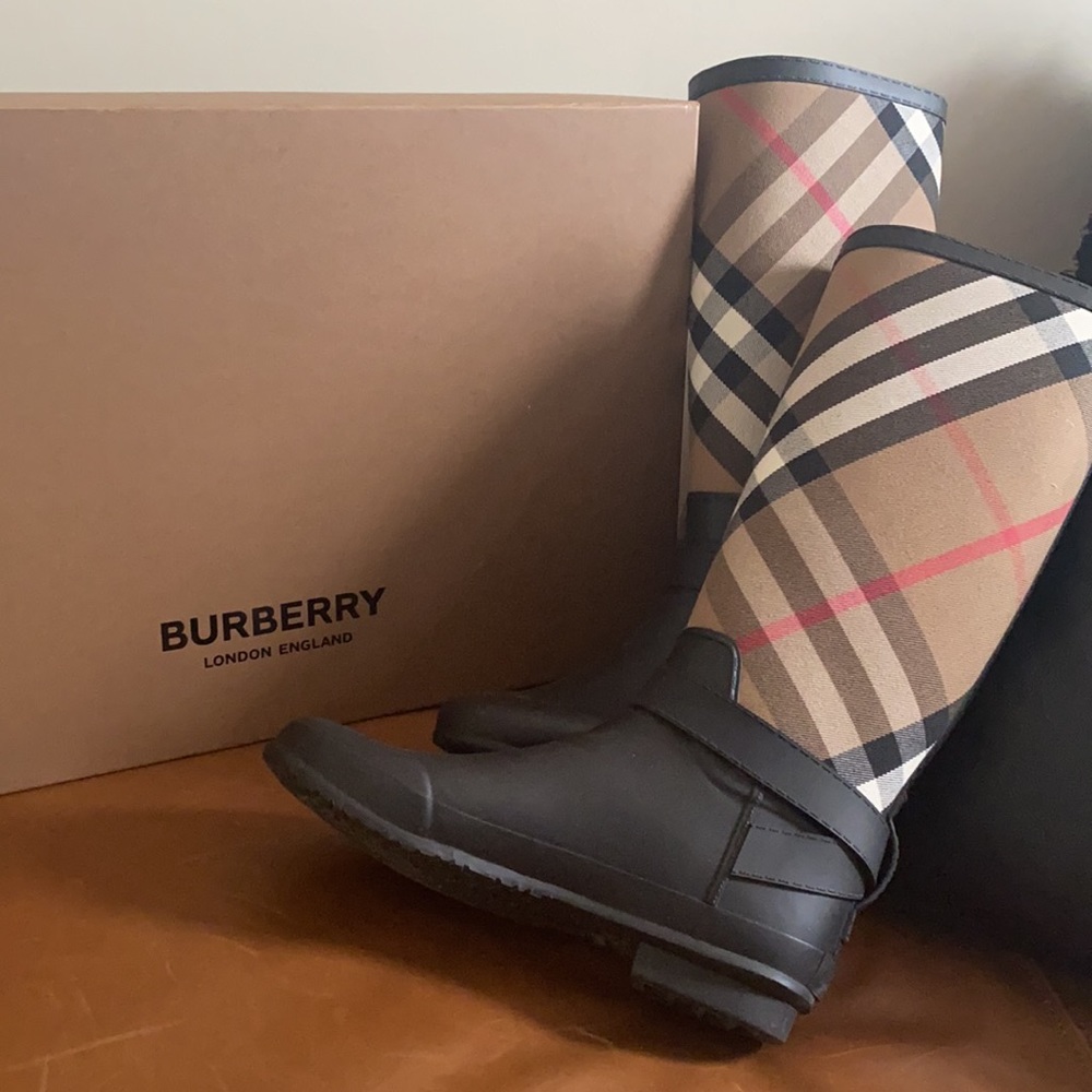 Burberry Vintage Check Rainboots - Picture 2 of 12